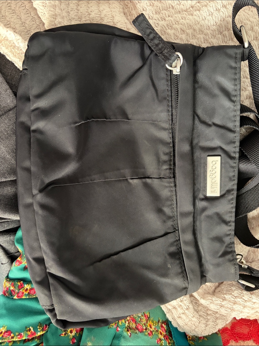 Baggallini Black Nylon Crossbody Messenger Bag